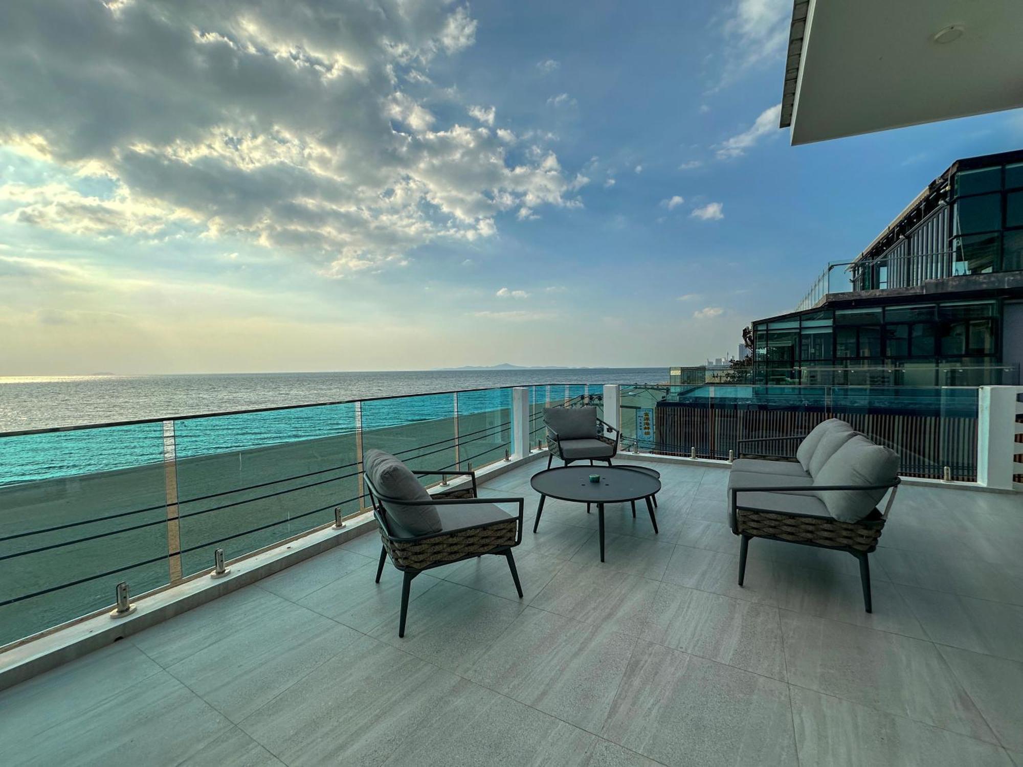 Stunning Beachfront View Luxurious Apartment 40 Jomtien Exterior foto